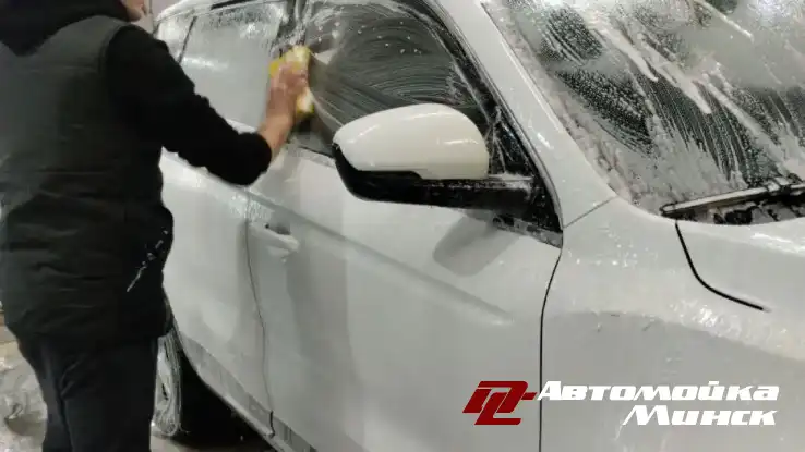 Плюсы и минусы ручной мойки автомобиля: преимущества контактной чистки загрязнений